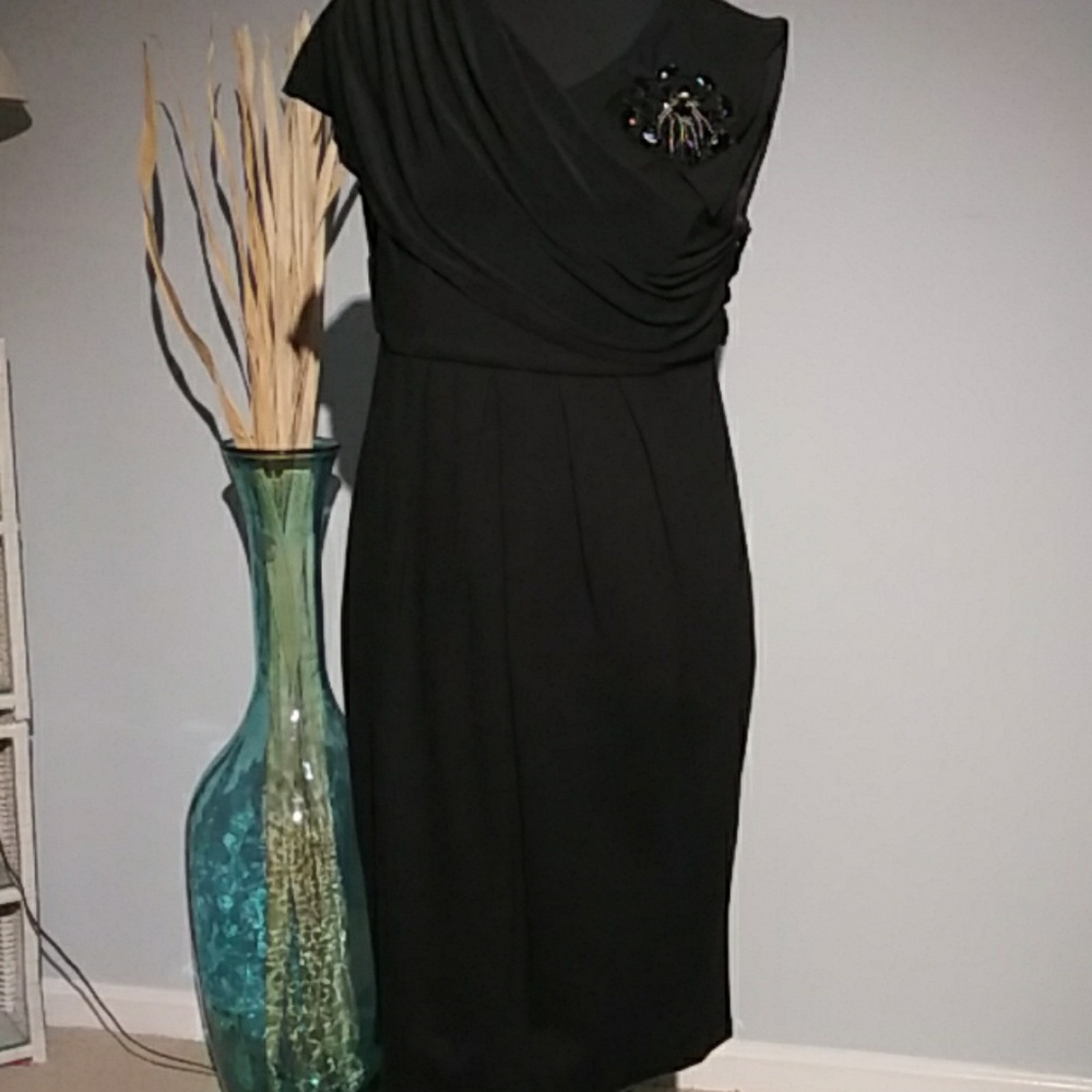 Taylor black dress size 6